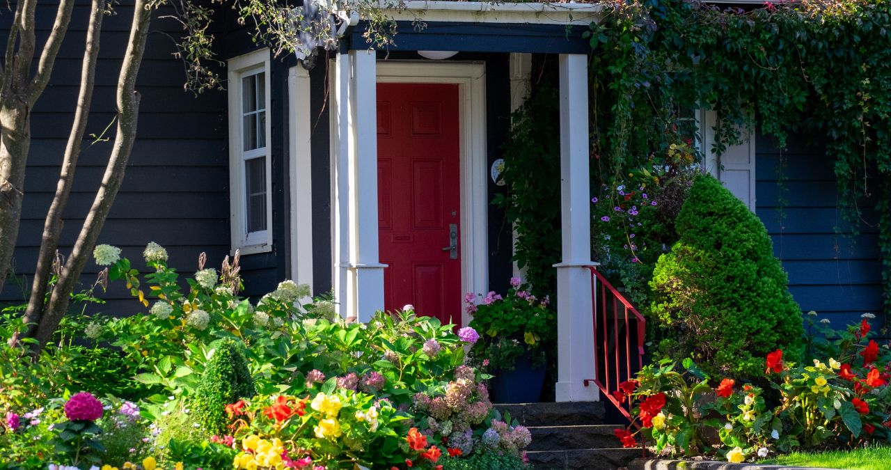 How to Choose the Perfect Front Door Color for Curb Appeal